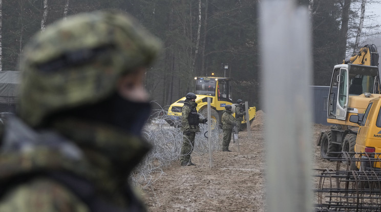 A lengyelek a legrosszabbra is igyekeznek felkészülni / Fotó: MTI/AP/Czarek Sokolowski