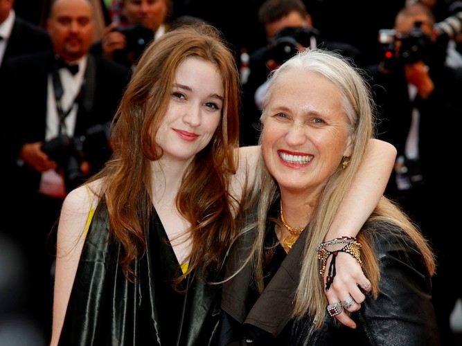 Alice Englert (na zdjęciu z Jane Campion)