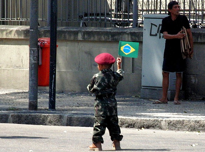 Brazylijczycy uwielbiają się bawić na ulicach