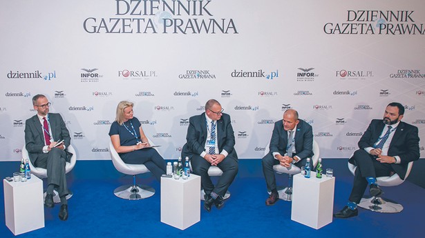 Uczestnicy: Adam Guibourgé-Czetwertyński, wiceminister klimatu i środowiska, Ewa Urbaniak, dyrektorka zakładu L’Oréal Warsaw Plant, Anthony Crawford, dyrektor fabryki 3M we Wrocławiu, Jan Garbe, dyrektor fabryki BASF w Środzie Śląskiej, Kamil Wyszkowski, dyrektor wykonawczy UN Global Compact Network Poland