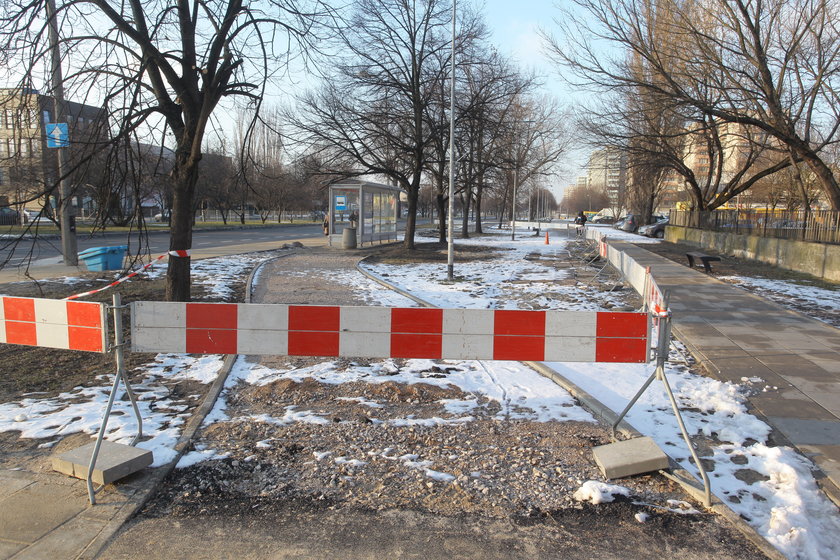 Ścieżka rowerowa kończy się na... przystanku