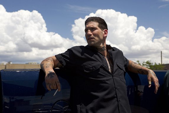 Jon Bernthal jako Frank "Shotgun" w filmie "Skazany" (2017)