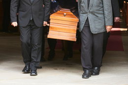 Ogromna szara strefa w branży pogrzebowej. Więcej firm zatrudnia na czarno niż legalnie