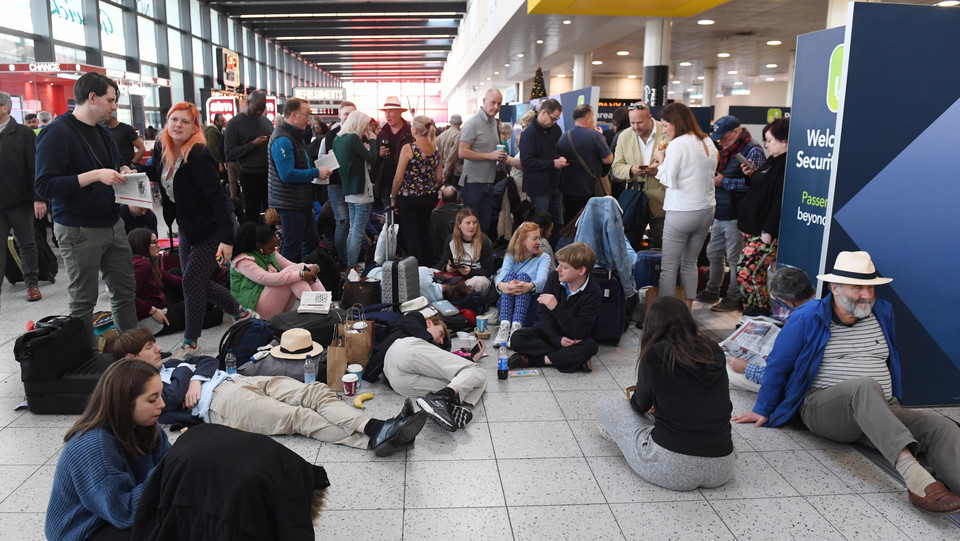 Lotnisko Gatwick przerwało pracę po informacji o dronach