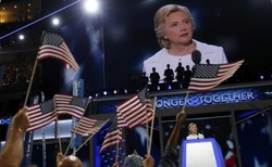 Hillary Clinton przyjęła prezydencką nominację. Skrytykowała Rosję, Chiny i Trumpa