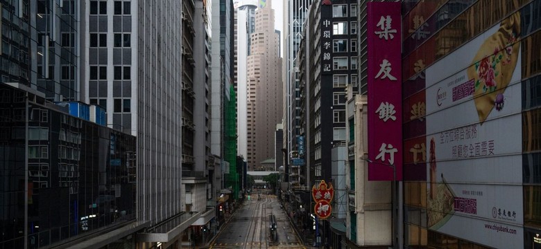 Odwołano setki lotów, zamknięto szkoły. Do kraju zbliża się największy tajfun od 1949 roku