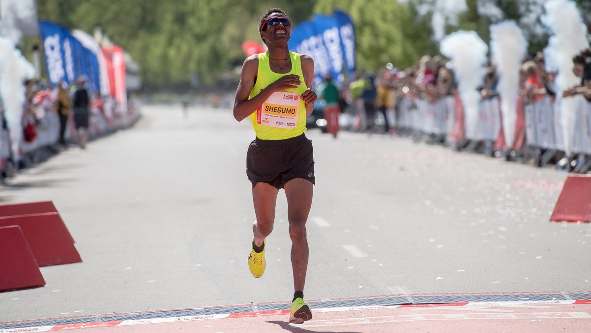 Dziewięciu sekund zabrakło Yaredowi Shegumo w Walencji do olimpijskiego minimum, ale to i tak zdecydowanie najlepszy występ polskiego maratończyka w tym roku. W Hiszpanii rekord Europy na dystansie 42,195 km ustanowił kenijski Turek Kaan Kigen Ozbilen – 2:04.16. Wygrali z rekordami trasy Etiopczycy Kinde Alayew – 2:03.51 i Roza Dereje – 2:18.30.