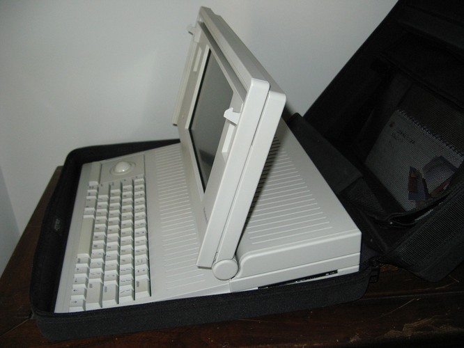 Macintosh Portable 1989. Fot Flickr/photo4howi