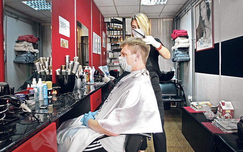 Bez maske ni kod frizera