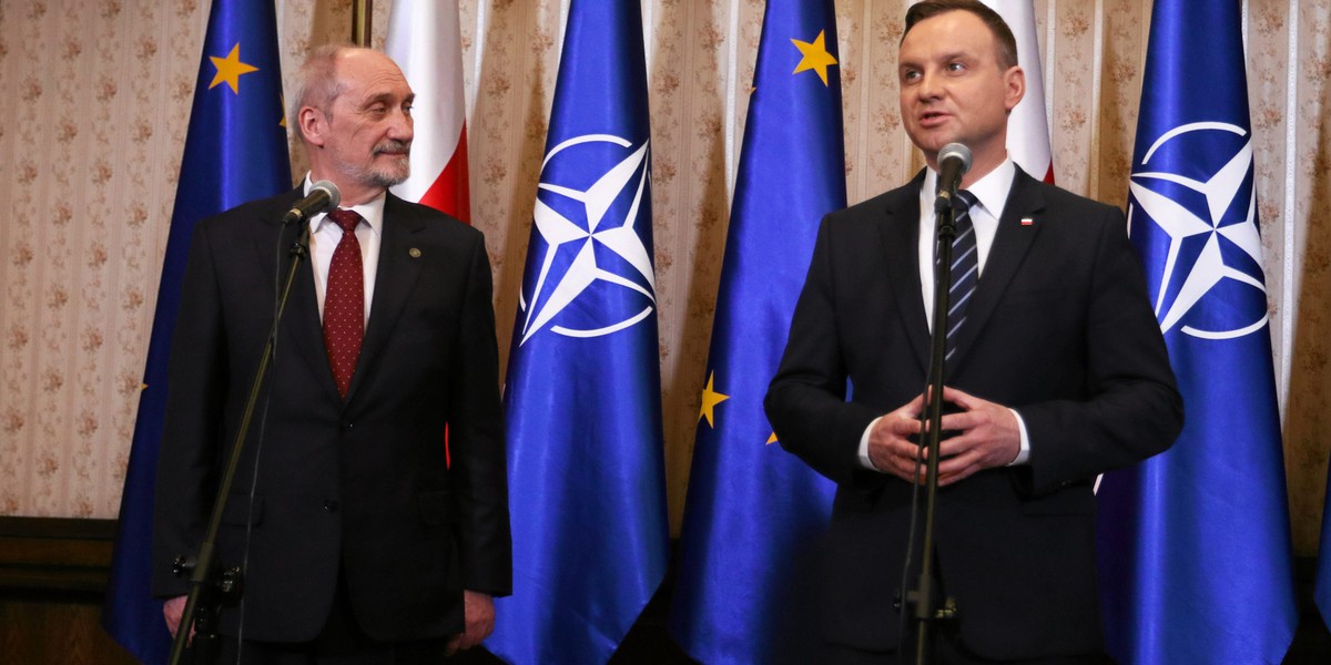 Szef MON Antoni Macierewicz i prezydent Andrzej Duda