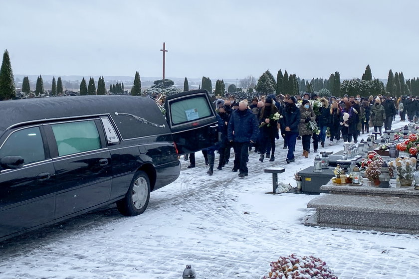 Morderstwo pod Siedlcami. Pogrzeb 16-letniej Anny Ż.