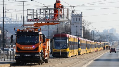 Zerwana trakcja w centrum Warszawy. Ruch tramwajów na Al. Jerozolimskich wstrzymany