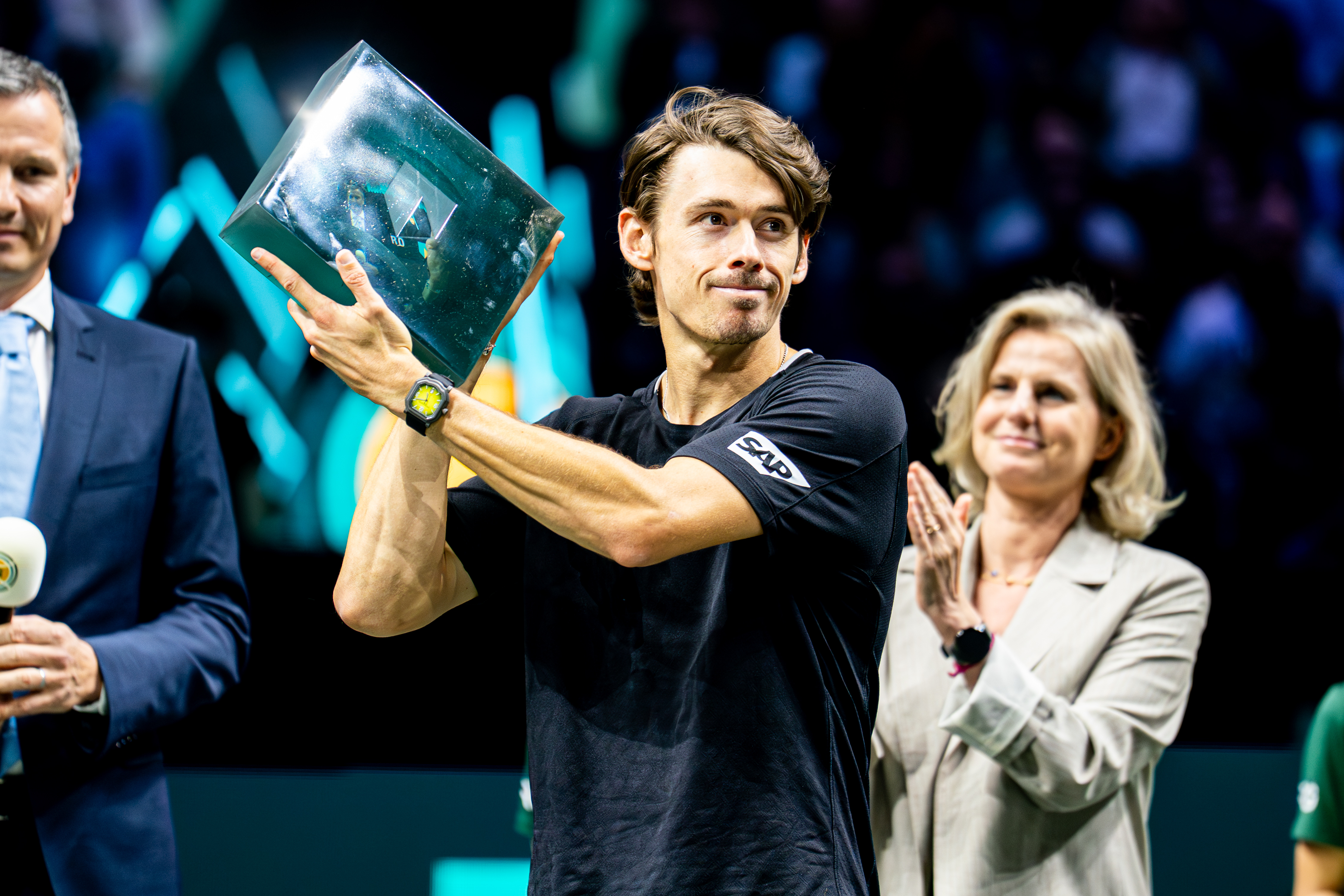 De Minaur remporte son premier titre en salle à Rotterdam face à Auger-Aliassime