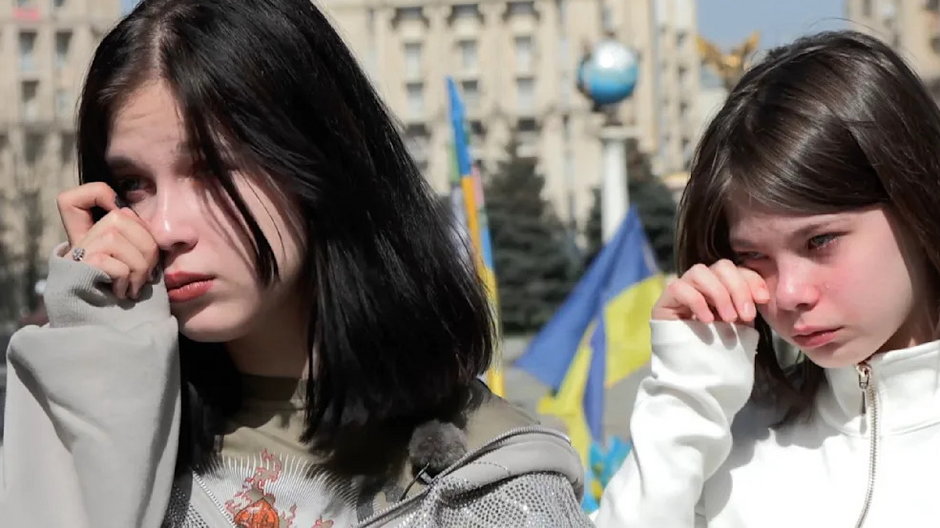 Alena i Sasza, ukraińskie dziewczynki osierocone przez wojnę rozpętaną przez Kreml