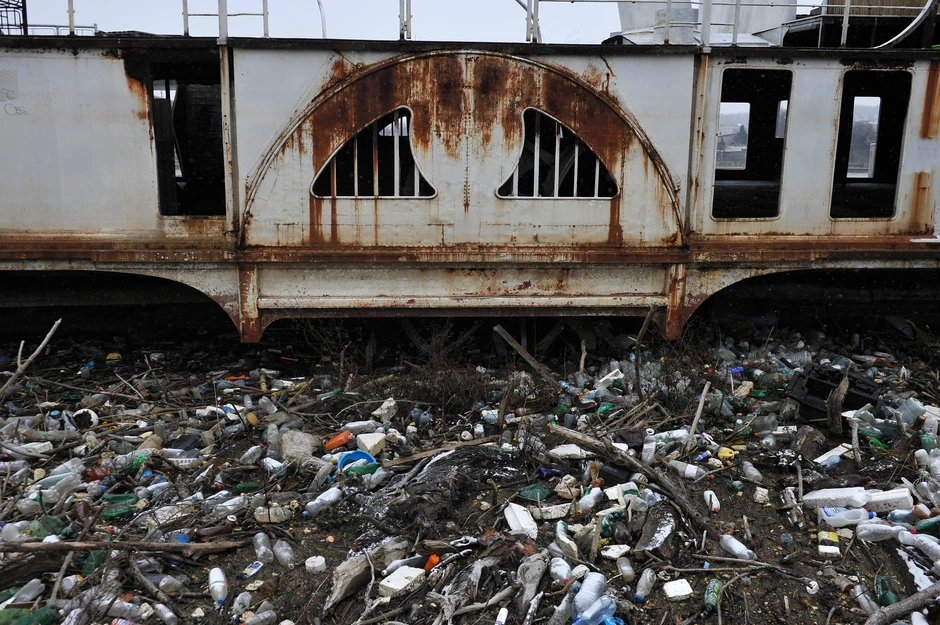 Ruinirana u požaru, ostavljena u otpadu