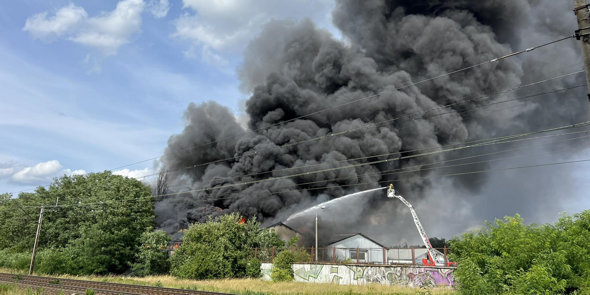 Pożar hali z toksycznymi odpadami w Przylepie wybuchł w sobotę, 22 lipca.  