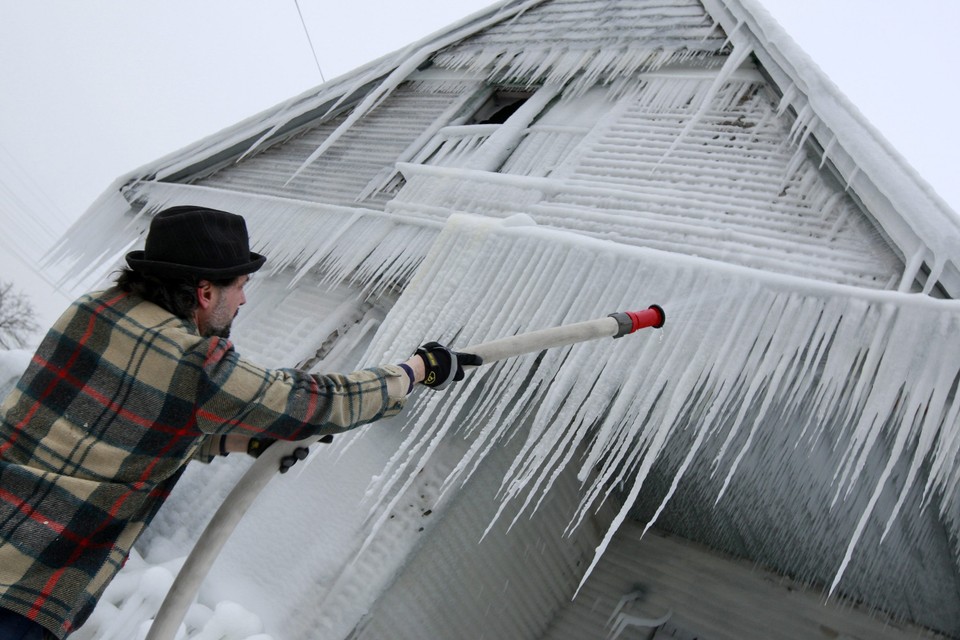 USA FEATURE PACKAGE ICE HOUSE DETROIT