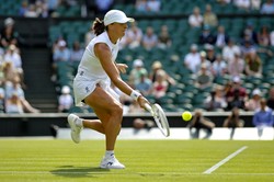 Świątek w 3. rundzie Wimbledonu, ale w pierwszym secie posypała się jak domek z kart