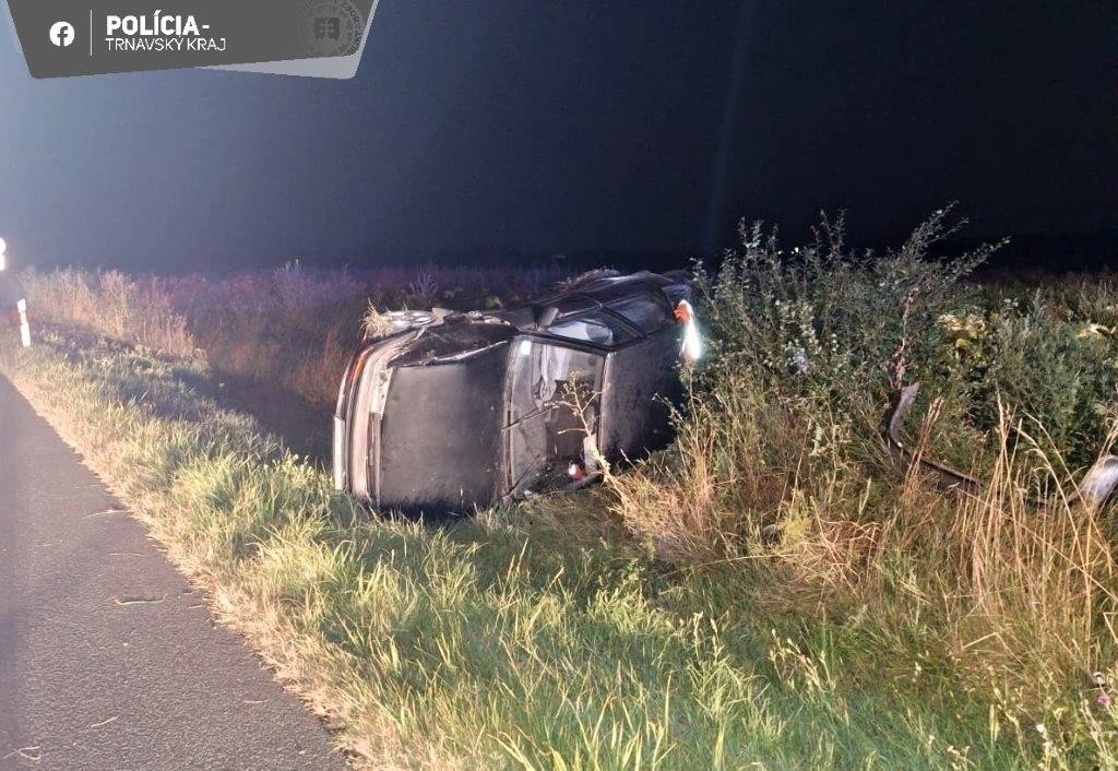 Pri dopravnej nehode neďaleko Dunajskej Stredy zomrel 17-ročný vodič.
