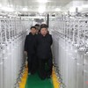 Kim Džong Un je tokom posete novog pogona za proizvodnju nuklearnog materijala