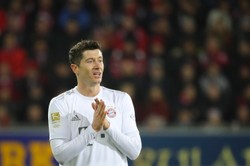 Liga niemiecka: Lewandowski zatańczy "Wilkami". W 8 meczach strzelił im 16 goli