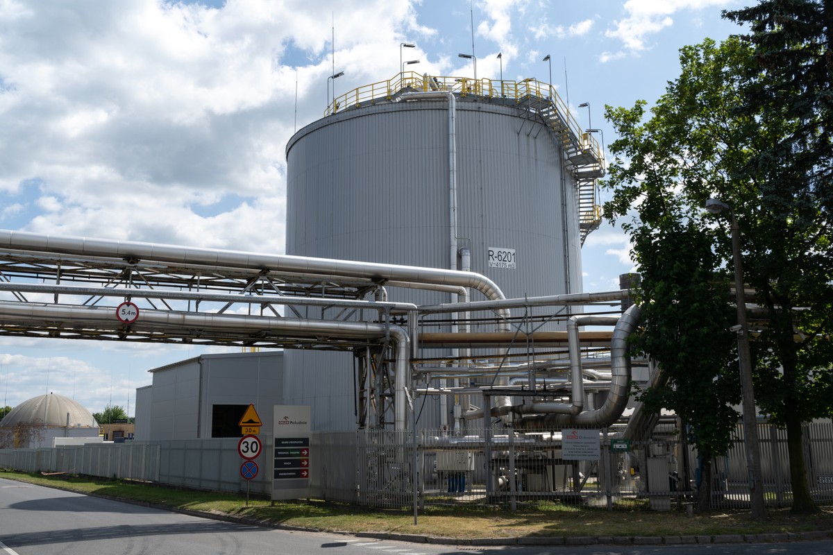 Government reintroduces 60% tax on fuel company profits
