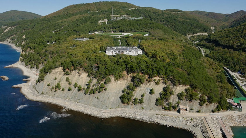 Pałac dla Putina - widok nadmorskiej rezydencji z lotu ptaka.