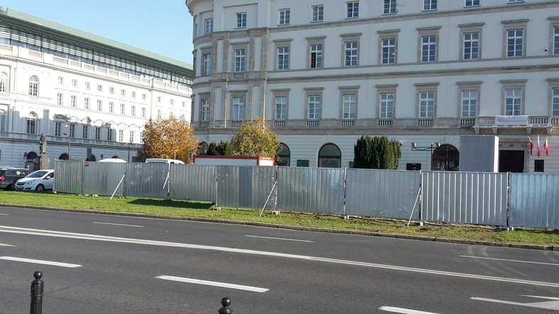 Pomnik Lecha Kaczyńskiego stanie w pobliżu pomnika Piłsudskiego. Mają być porównywalne wielkością