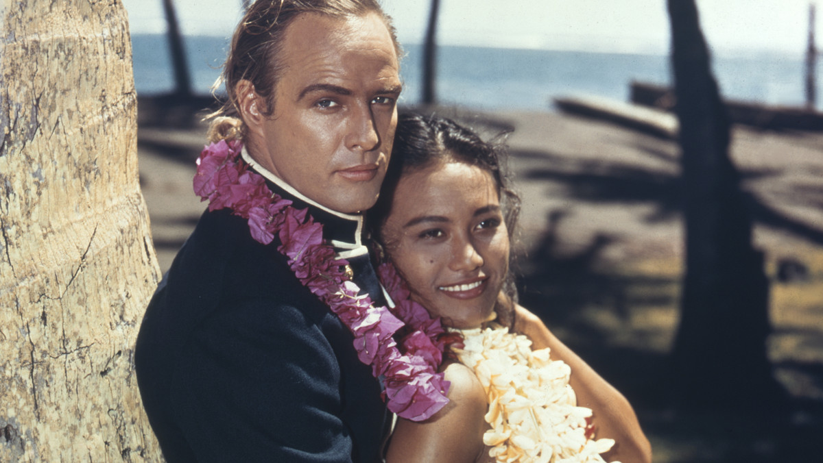 Marlon Brando i Tarita Teriipaia w filmie "Bunt na Bounty", 1961 r.