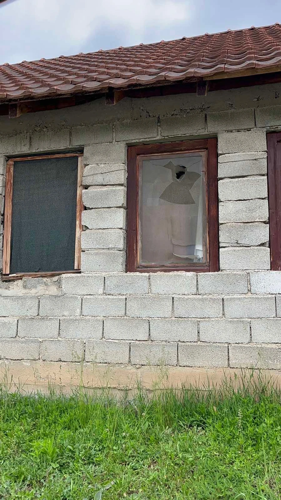 nepoznati počinioci kamenovali srpsku kuću poznatu kao "seoski konak"