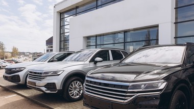 wyprzedają auta za bezcen. ceny zaczynają się od… 1 tysiąca złotych