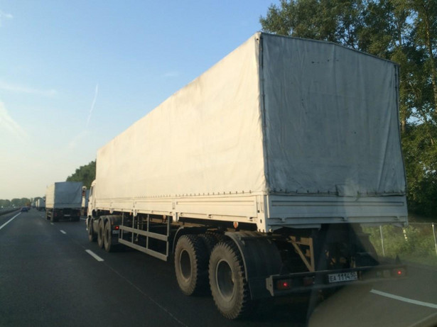 Rosyjskie ciężarówki z pomocą zawróciły z przejścia granicznego