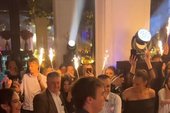 MILI PROSLAVIO 18. ROĐENDAN SINA MARKUSA Gala slavlje, torta na tri sprata, prskalice: Evo kako njegov naslednik izgleda