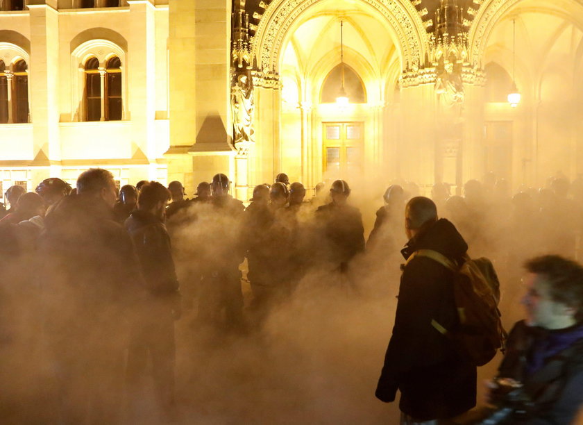 Demonstracja w Budapeszcie. Policja użyła gazu łzawiącego