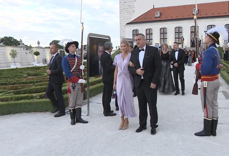 Andrej Danko a Sylvia Šulíková počas slávnostnej recepcie na Bratislavskom hrade.