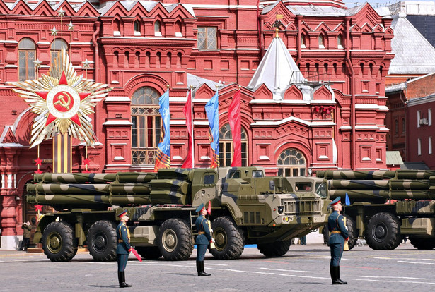 Rosyjskie wojska rakietowe prezentują swoją gotowość podczas Dnia Zwycięstwa na Placu Czerwonym