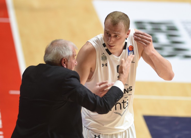 KK Crvena zvezda, KK Partizan, prvi večti derbi u sezoni2