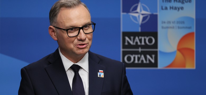 Prezydent Andrzej Duda napisał książkę. Remigiusz Mróz czuje się zagrożony