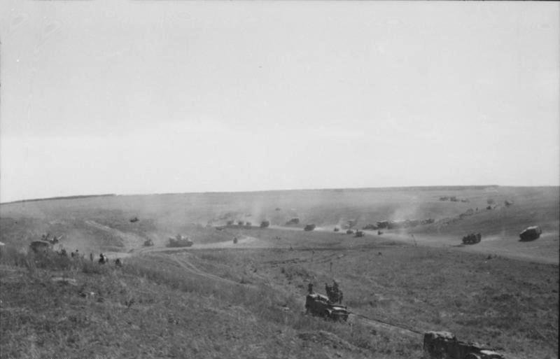 Pojazdy II Korpusu Pancernego SS zbliżające się do Prochorowki 11 lipca 1943 r.