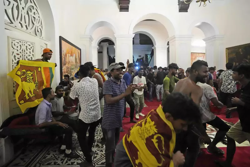 Protestujący w pałacu prezydenta Sri Lanki
