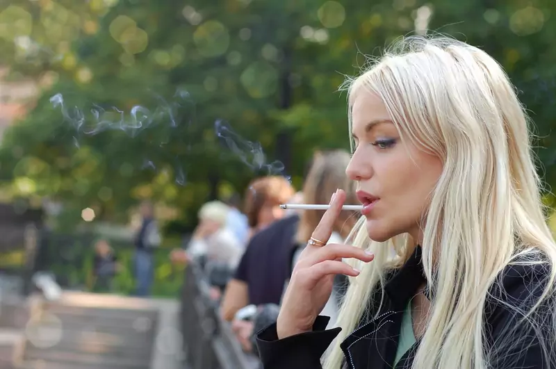 Nastolatki coraz częściej sięgają po marihuanę