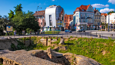 Część zabytkowych fortyfikacji przy Wysokiej Bramie w Olsztynie zostanie zasypana