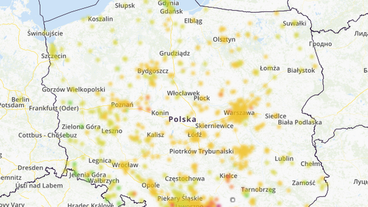 Łódź. W piątek w mieście jakość powietrza jest przeciętna, normy zanieczyszczeń są nieznacznie przekroczone. Jeśli nie musisz nie wychodź na zewnątrz.