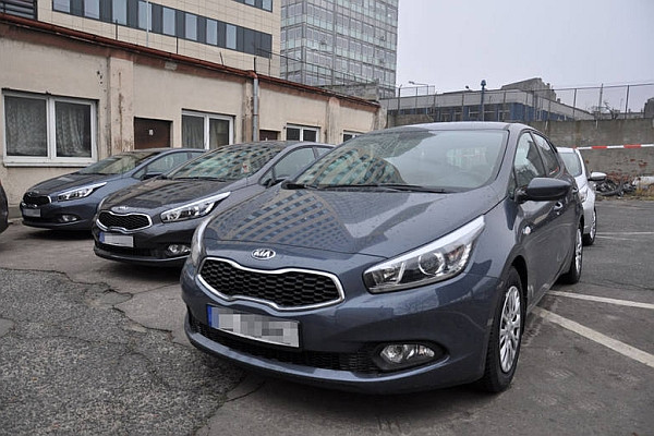 Nieoznakowana Kia Cee'd