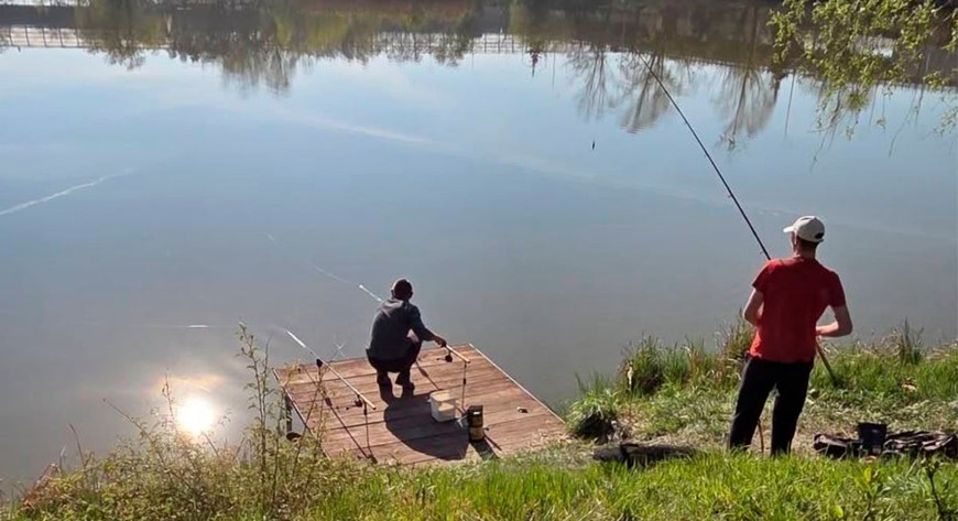 Hitem tego roku będzie możliwość rezerwacji na wyłączność, od piątku do niedzieli, 10 dedykowanych stanowisk (pomostów) wokół Stawu nr 1. 