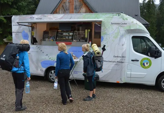 Koniec z kanapkami na tatrzańskich szlakach! Od dzisiaj w drodze na Morskie Oko najesz się w food trucku