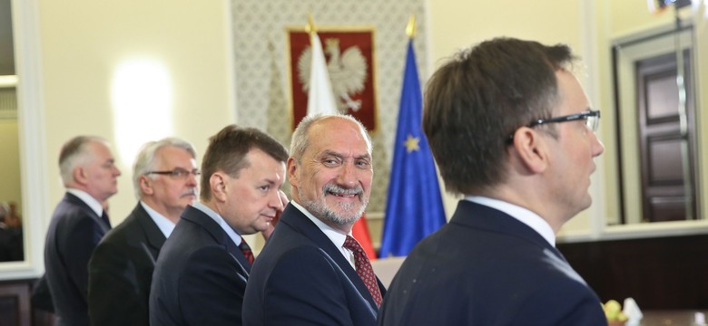 Szef MON ogłasza wysłanie okrętów na Morze Egejskie. Tymczasem jednostki wciąż tkwią w porcie