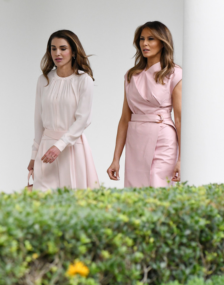 Melania Trump i królowa Rania w podobnych stylizacjach