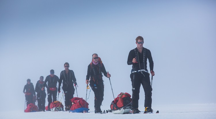 Ha esetleg irigykednél rájuk: Harry herceg, -40°C-ban az Antarktiszon!