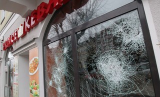 Ełk: Kolejne zatrzymania za udział w burdach, policja wciąż w mieście